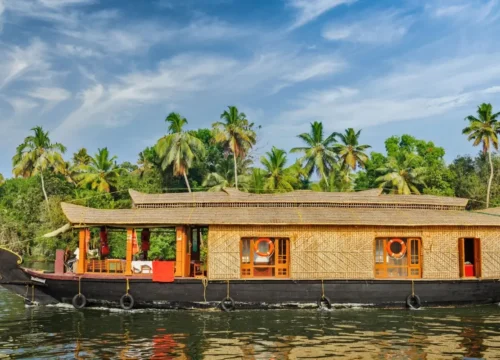 Alleppey Houseboat Stay in Kerala Price, Types & Booking Guide